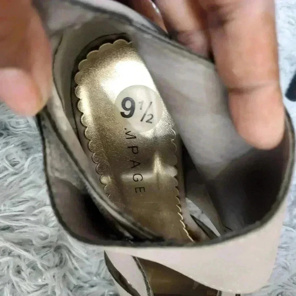 Rampage Suede Gray heels.  Size 9.5 - Picture 4 of 8